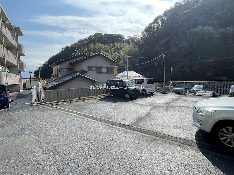 ユーミー長田B棟 駐車場
