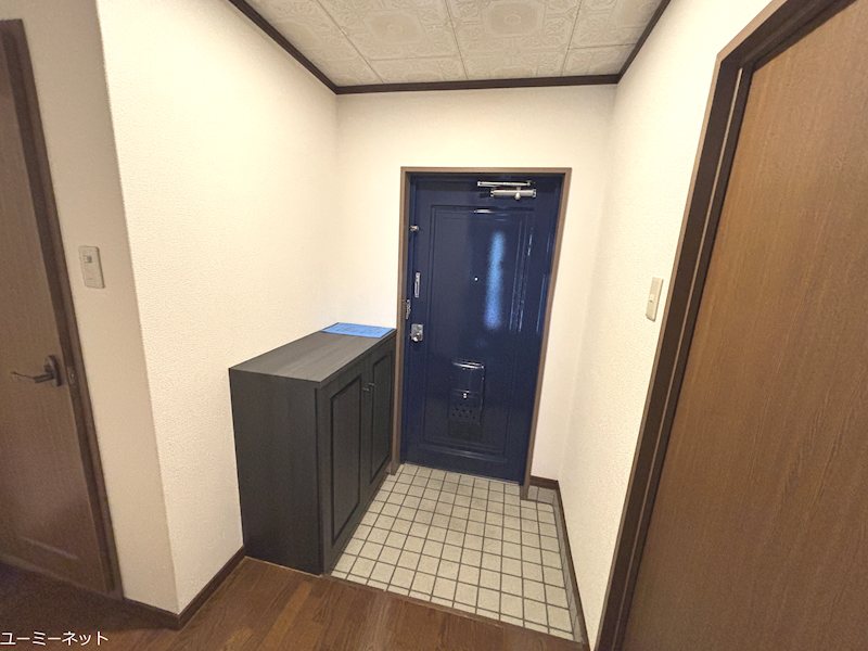 メゾンニシダ 玄関