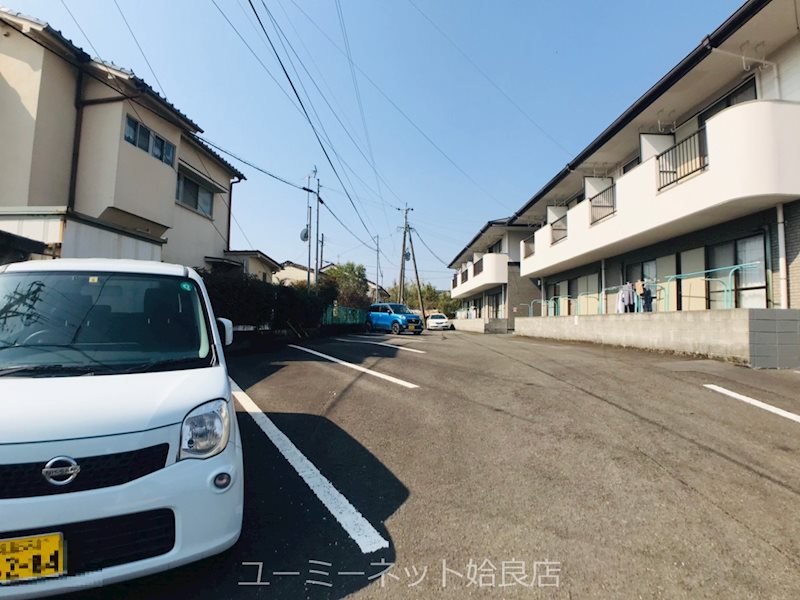 カミーリアアイラ 駐車場