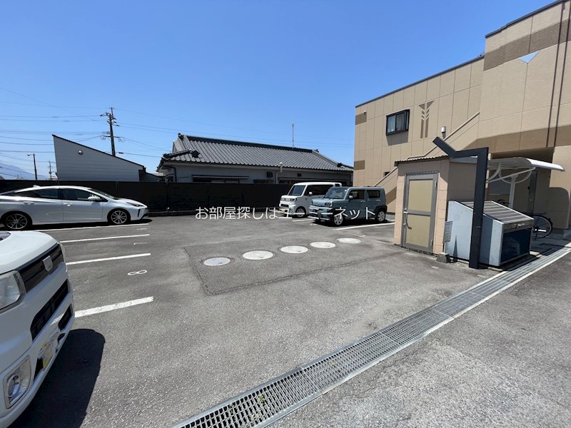 エクセレントAIRA 駐車場