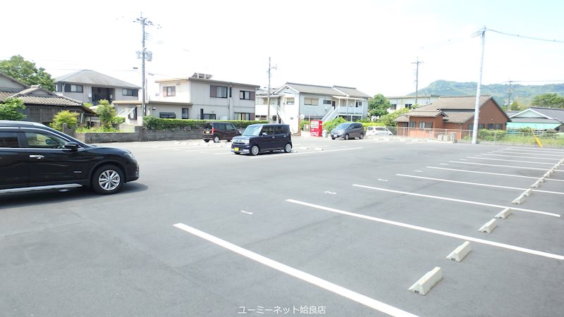 アムールレスペ 駐車場