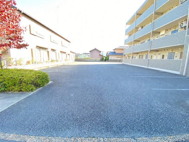 アクエリアス丸井 駐車場