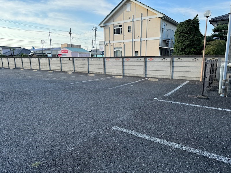 リリアコート 駐車場