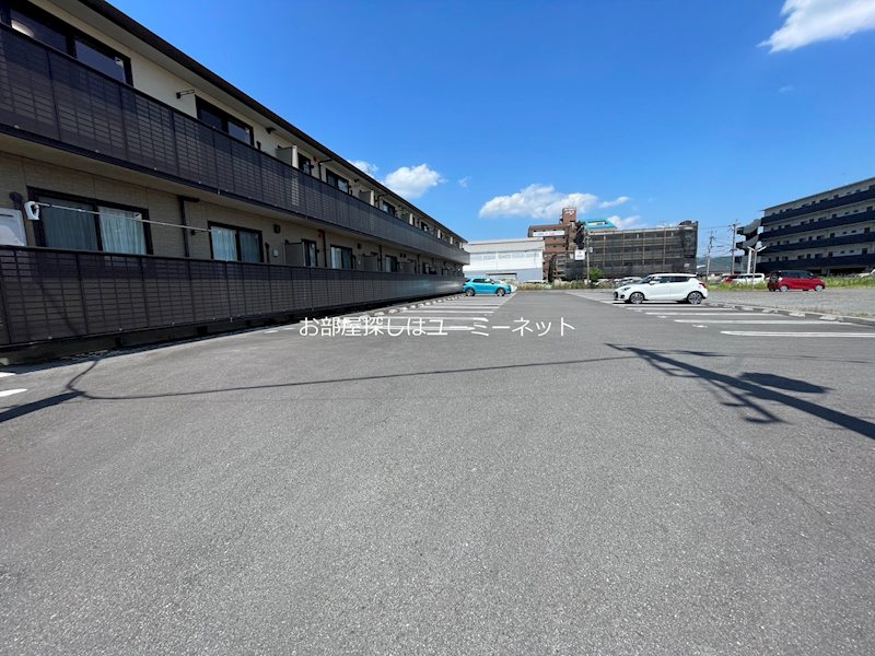 イーストヴィレッジ野口 駐車場