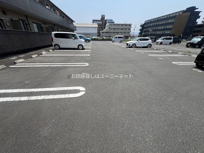 イーストヴィレッジ野口 駐車場