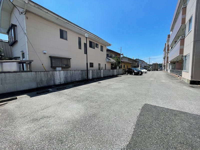 アージュ今泉 駐車場