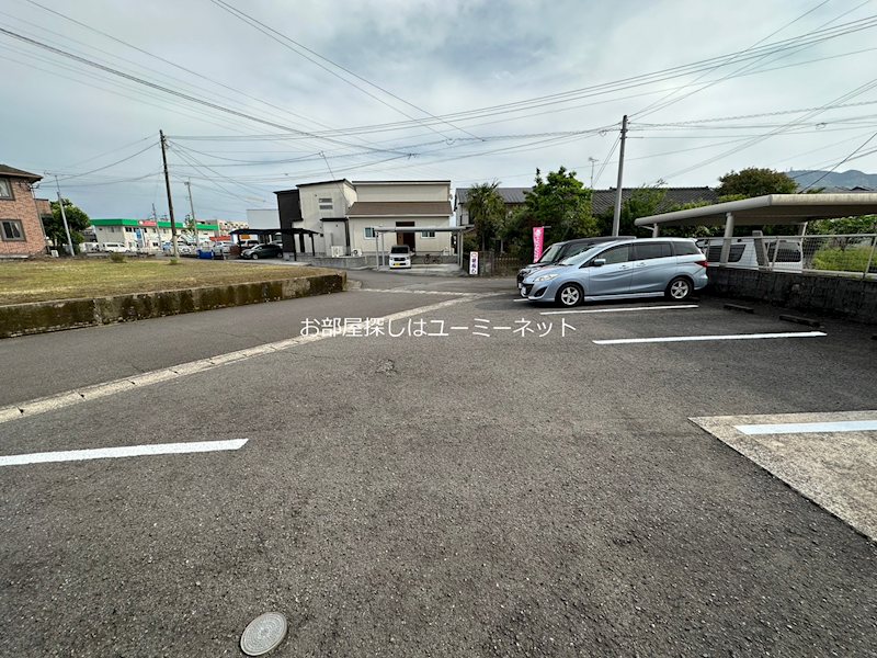ウィンディア上原 駐車場