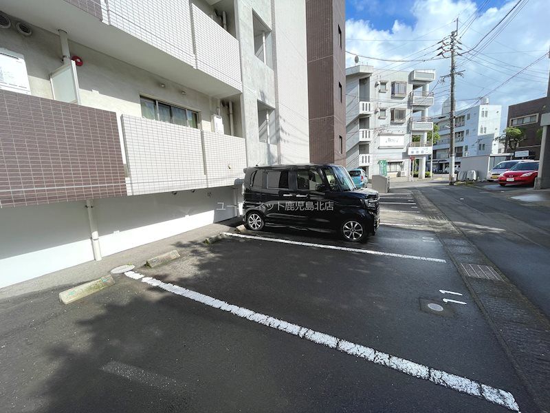 A＆M葉月館 駐車場