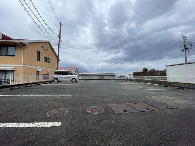 カーサ　ＹＯＳＨＩＮＯ 駐車場