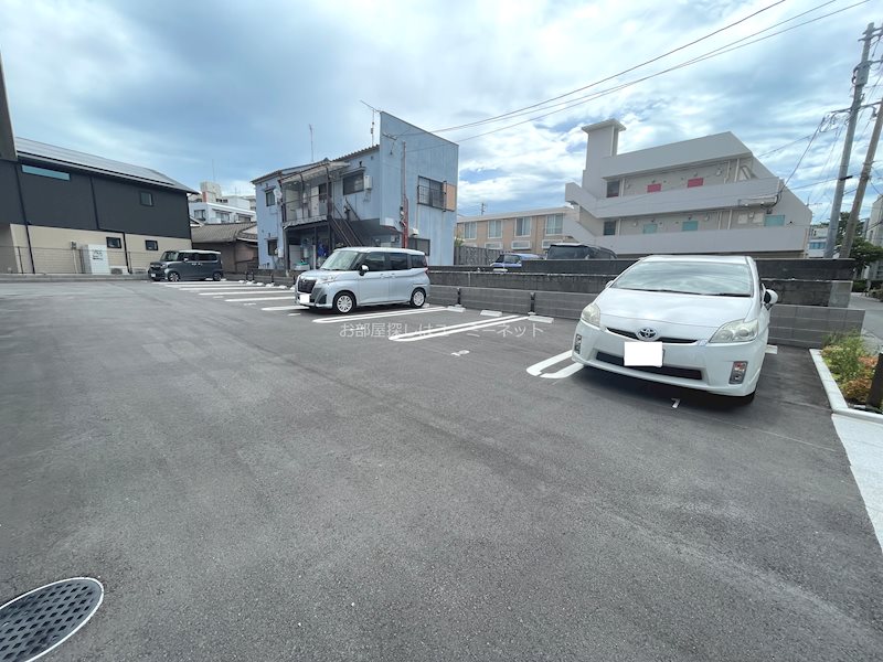 グランメゾン下荒田 駐車場