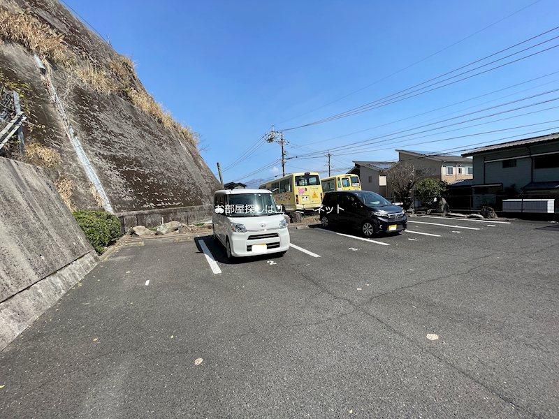 オリエントモナリエ 駐車場