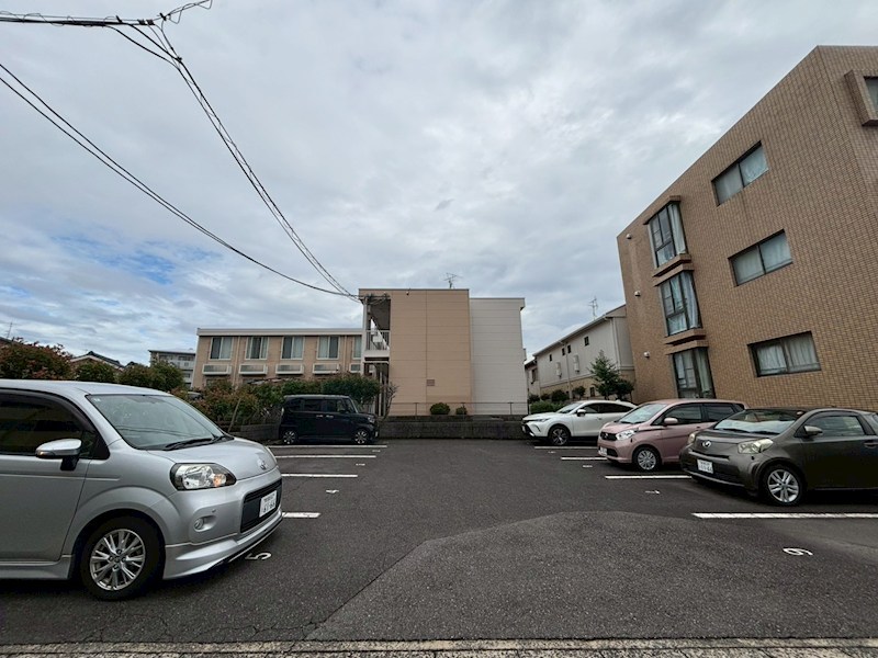 エモリエント紫原 駐車場