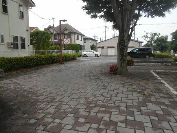 ルミエール薬師寺 駐車場