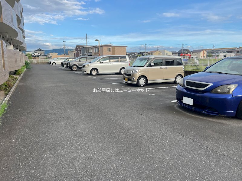 第5向井ビル 駐車場