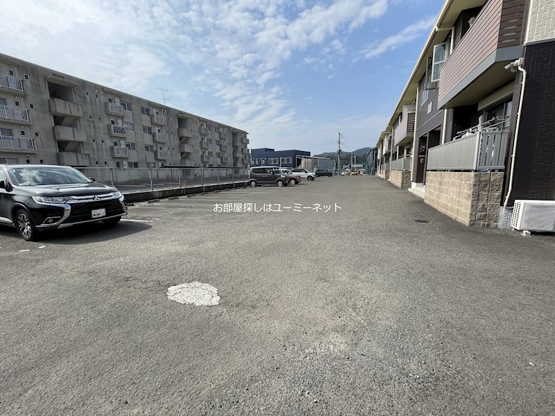 ヴィラーチェ・プロフィットA棟  駐車場