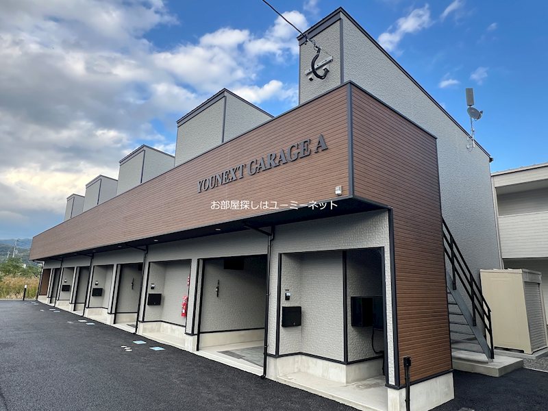 YOUNEXT GARAGE 外観