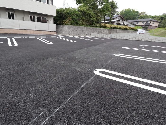 アルバルーチェ黒髪 駐車場