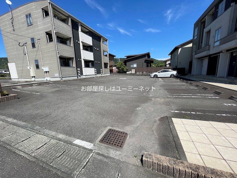 リバーサイド・グラースＴ 駐車場
