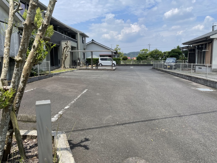 サンモール　スクエア 駐車場