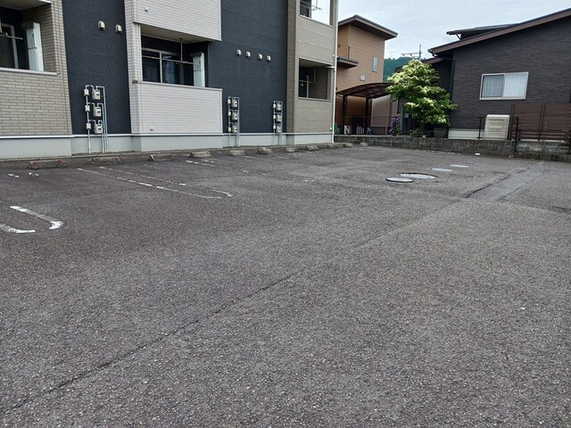 リバーサイド・グラースＫ 駐車場