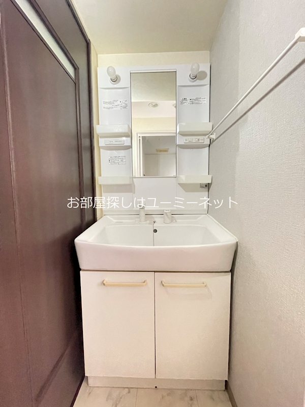 ネオアクシス中央町 洗面所