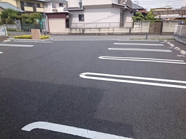 ウエスト　Ｍ　Ⅱ 駐車場
