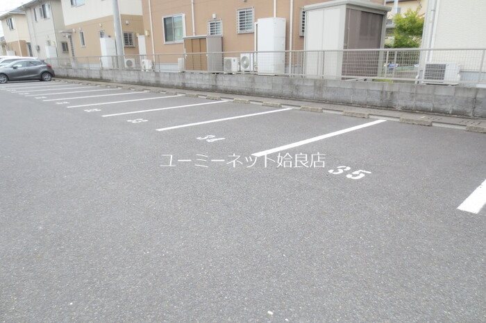 グランモアK　Ｂ棟 駐車場