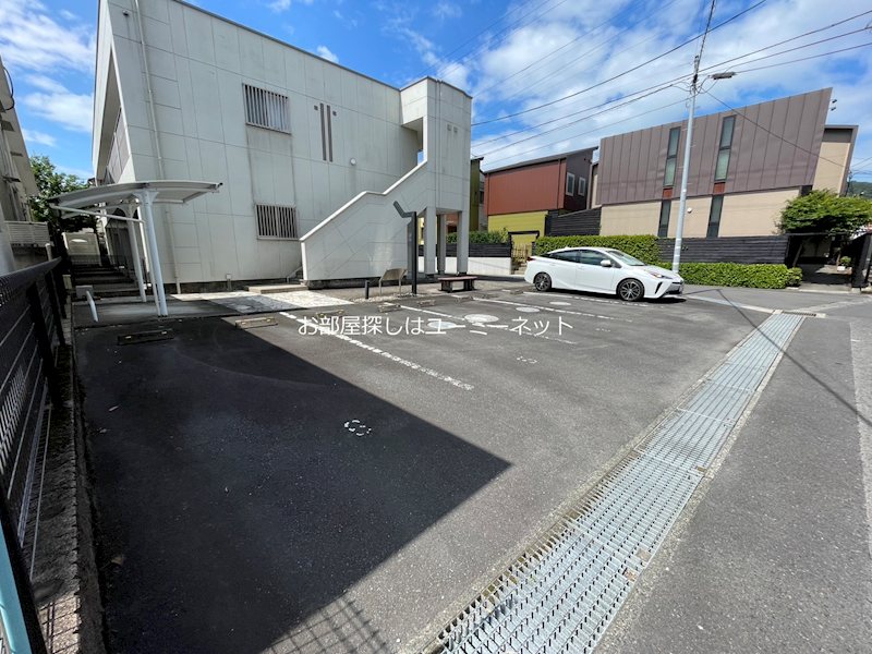 スモールガーデン　巧 駐車場