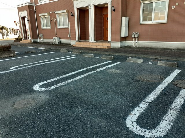 グランドソレイユ 駐車場