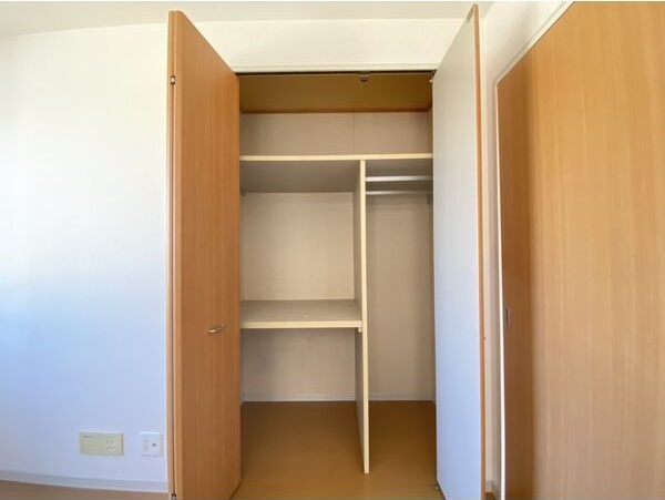 カトレアハイツA 収納