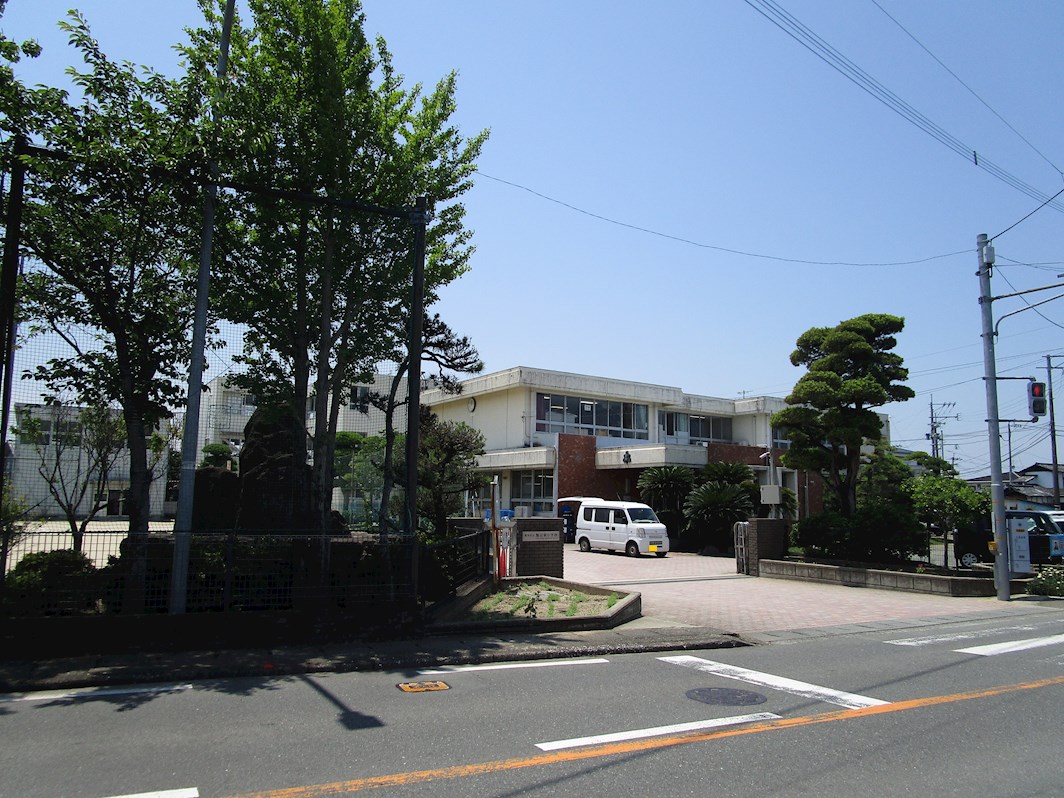 ホワイトガーデン 小学校