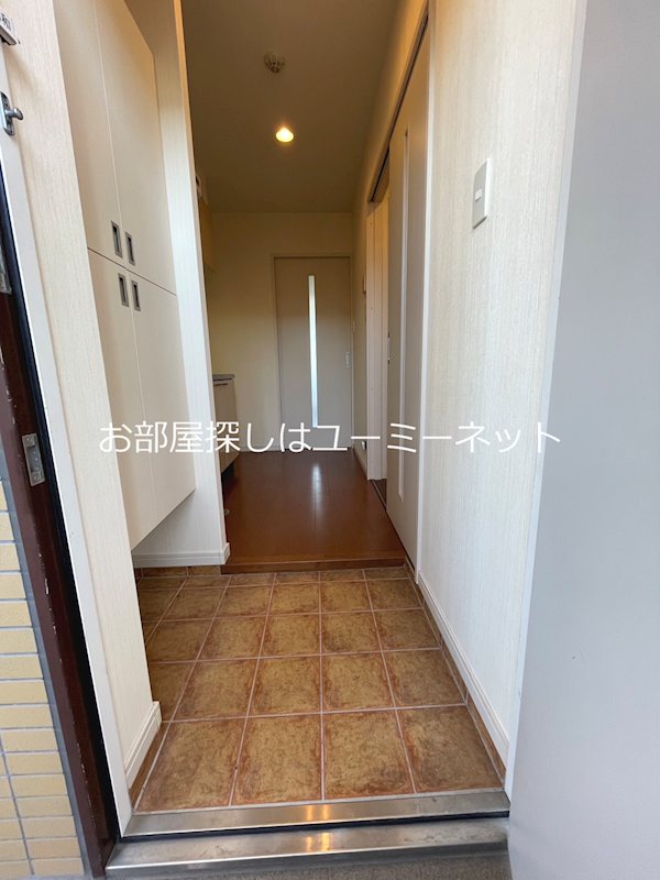 リードインアイエスヒラノ 玄関
