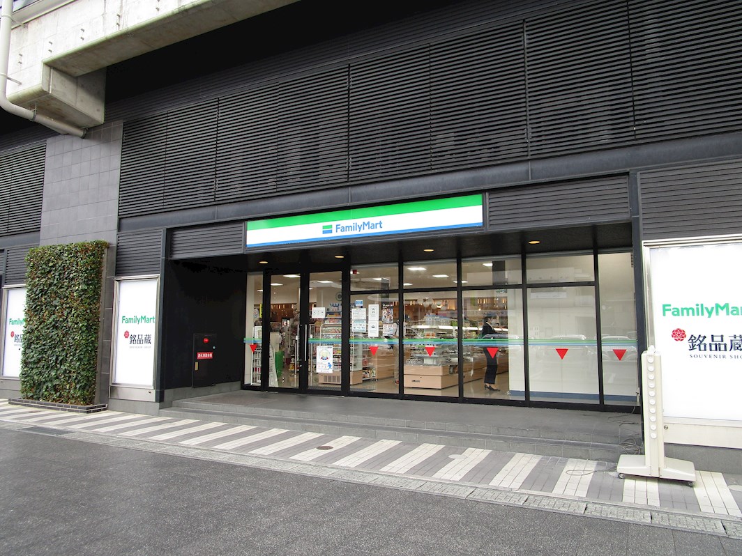 プロヌーブ春日 コンビニ