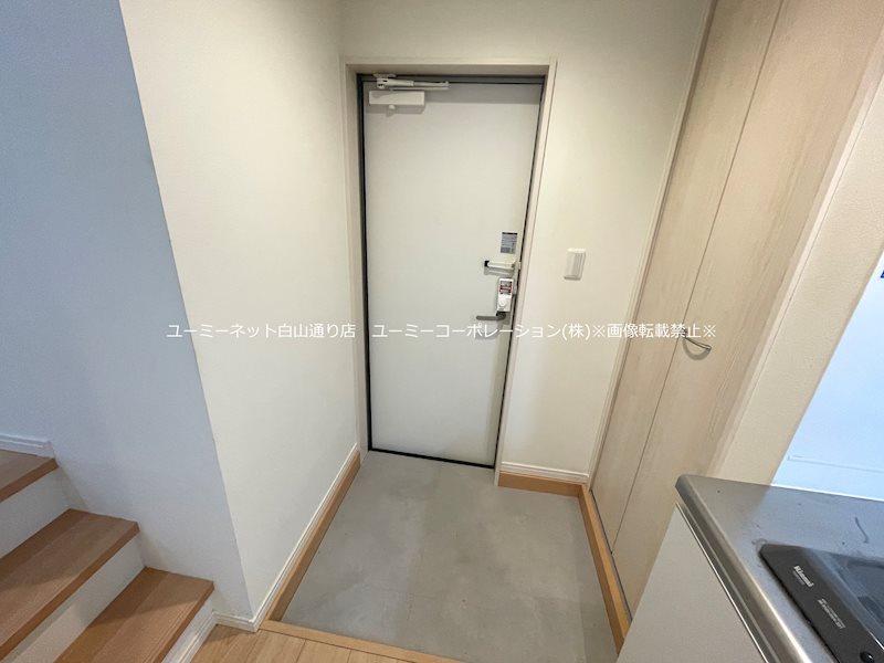 Celeste八王寺 玄関