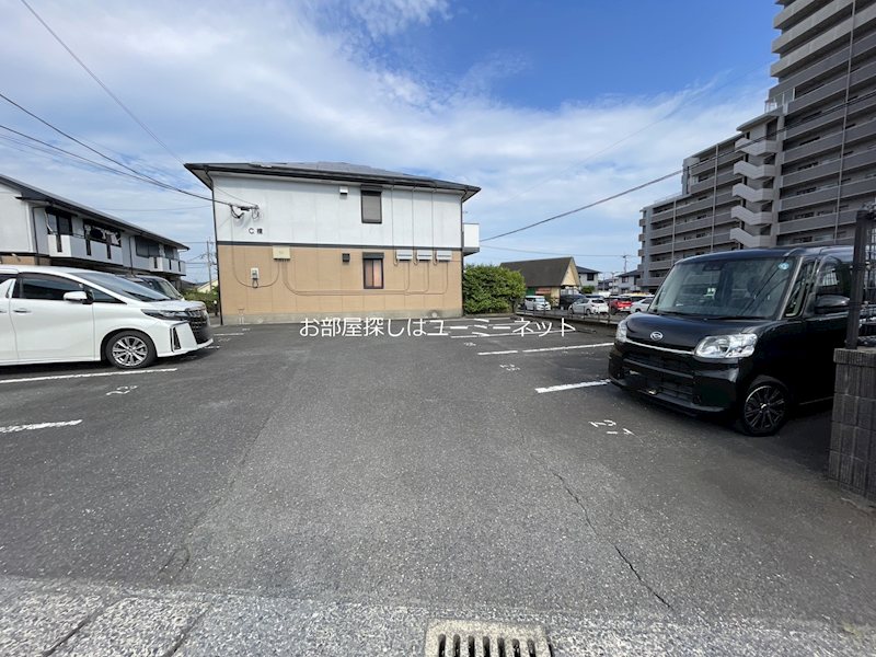 ロイヤルガーデン野口　C棟 駐車場