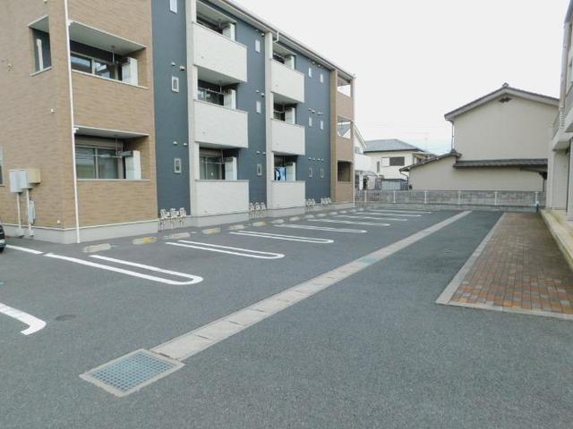ヴィラ・ロイヤルⅠ 駐車場
