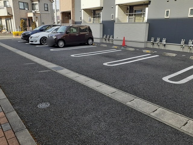 ヴィラ・ロイヤルⅠ 駐車場