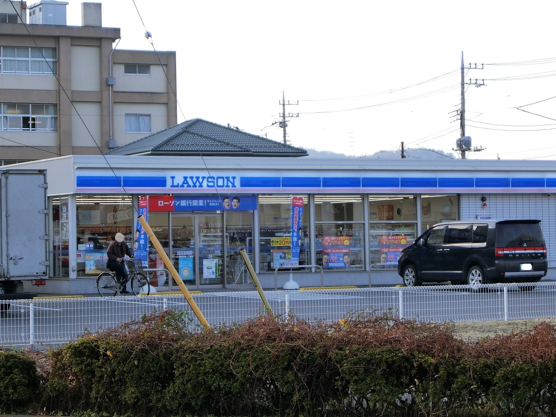 エルミタージュ　Ｂ コンビニ