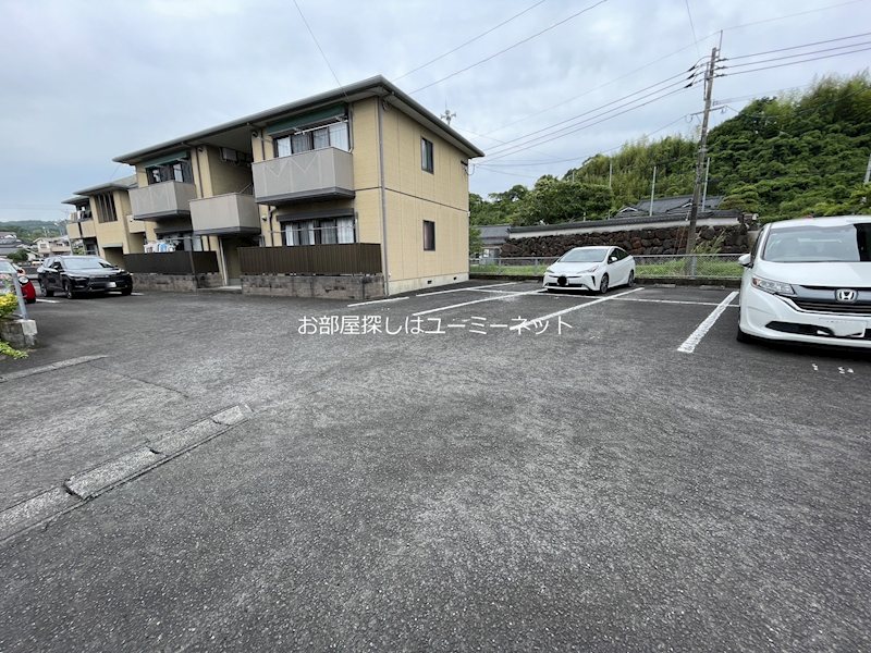 バリュージュ雄希　Ｂ棟 駐車場