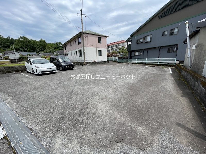 ファミールＮ 駐車場