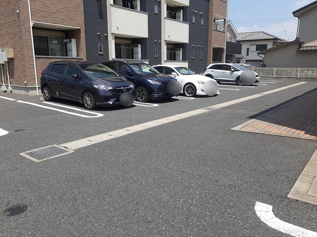 ヴィラ・ロイヤルⅡ 駐車場
