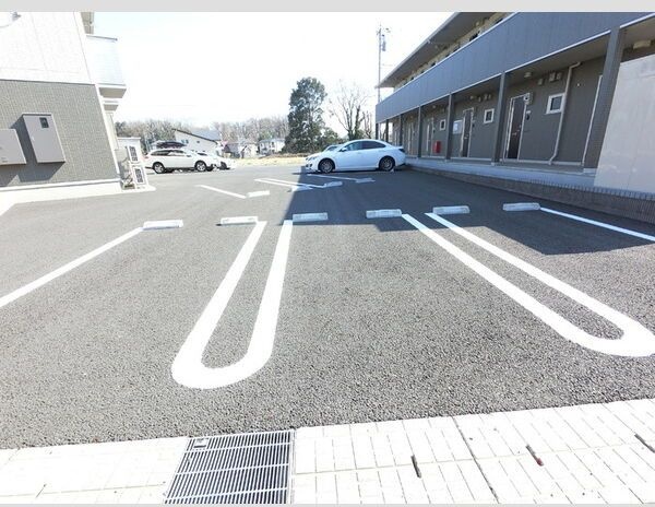 D-room思川ブラン　F 駐車場