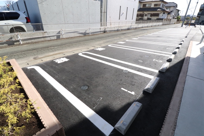アクアフェリーチェ　B棟 駐車場