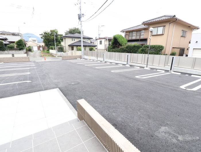 マーレ京町 駐車場