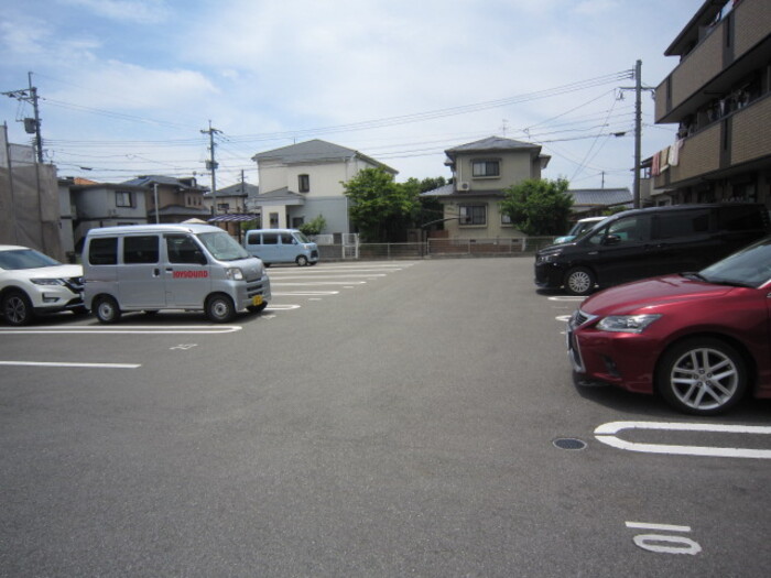 Ｎｅｕｔｒａｌ８８ 駐車場