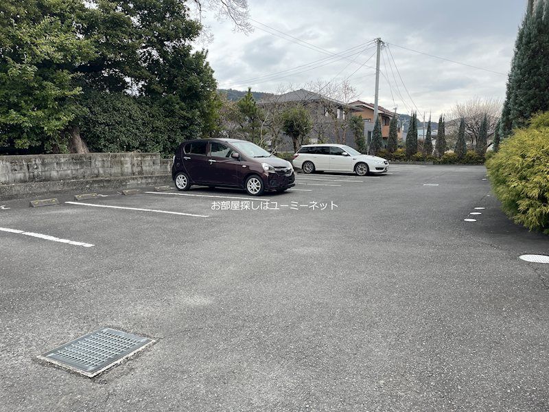 アルベラータⅡ 駐車場