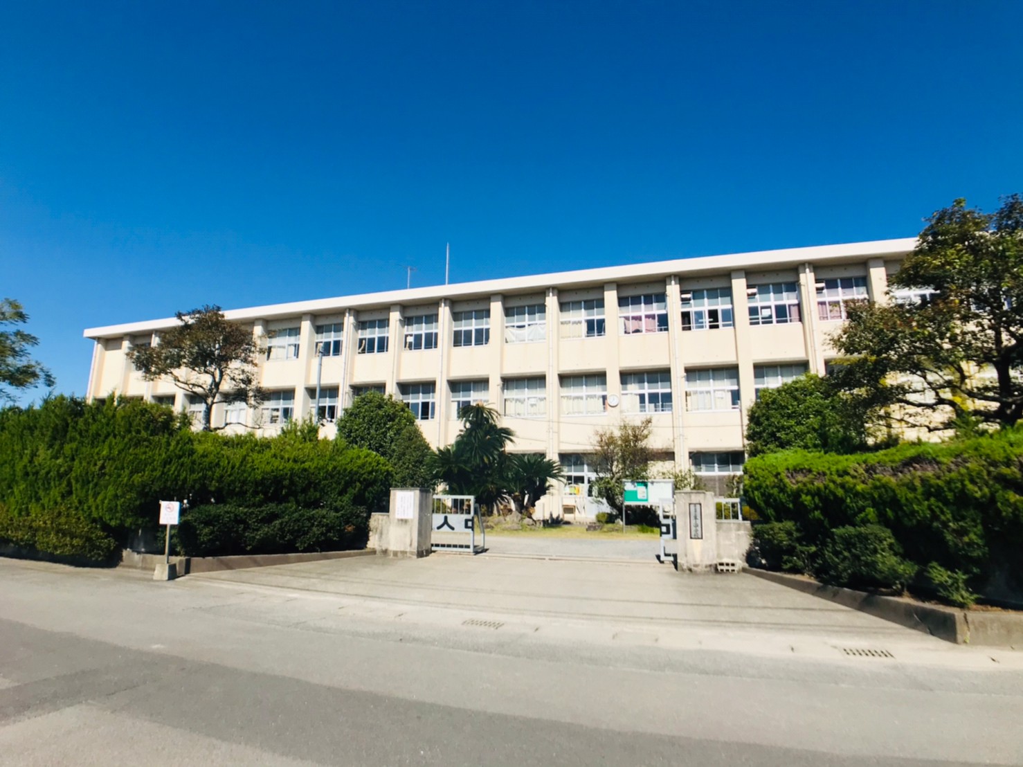 セジュール内山田 中学校