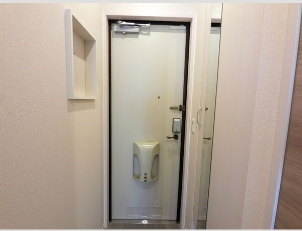 ヴェレーロ・クレッセント　住居 玄関