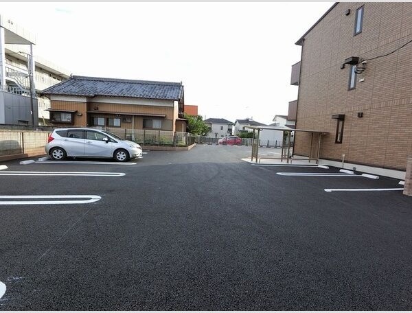 ヴェレーロ・クレッセント　住居 駐車場