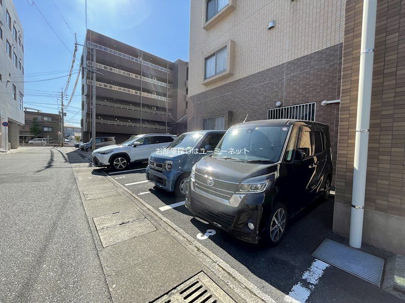 アークティ東谷山 駐車場